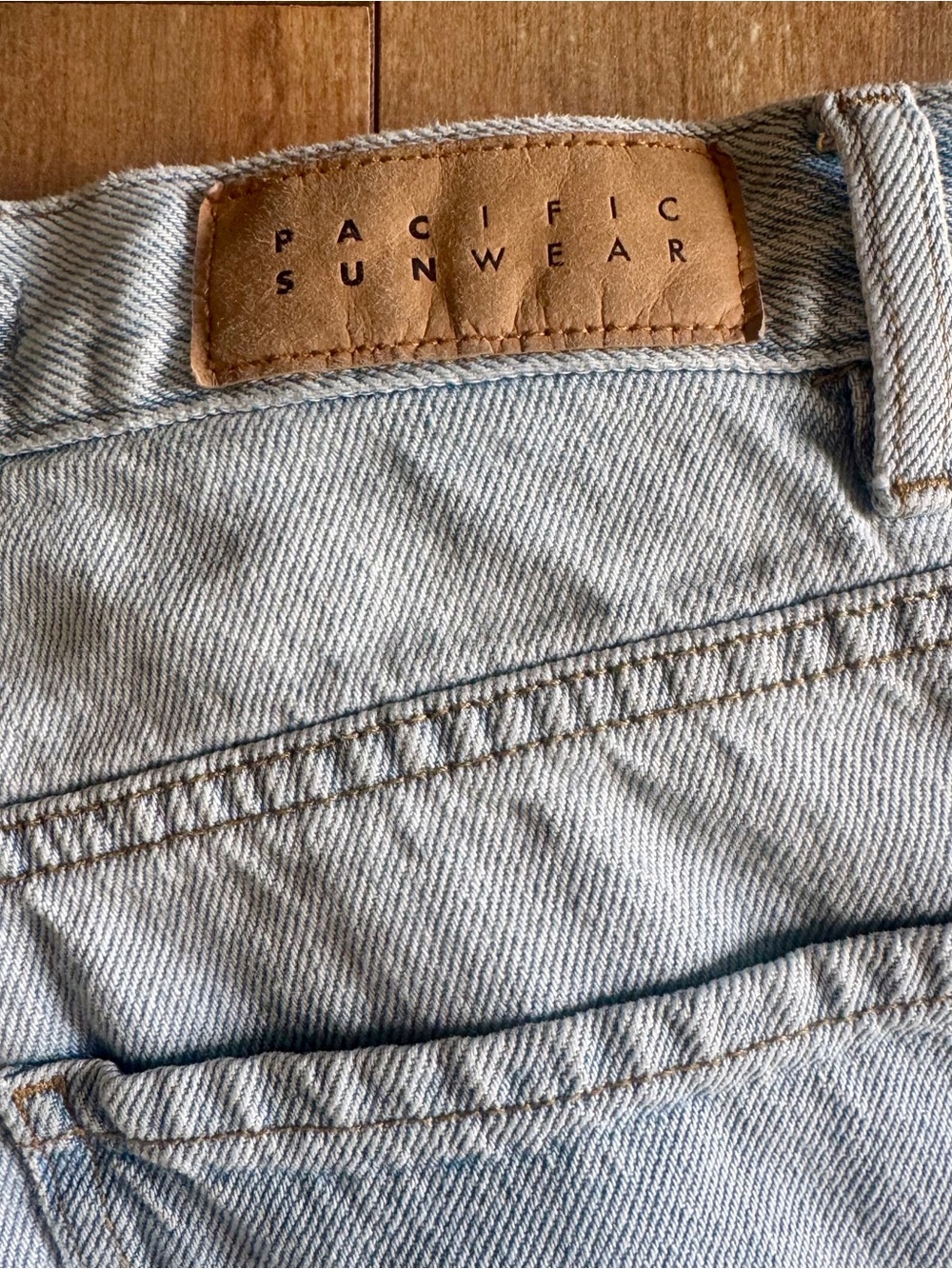 PacSun Light Wash Distressed Dad Jean Button Fly High Rise Jeans Size 26 - Picture 7 of 10